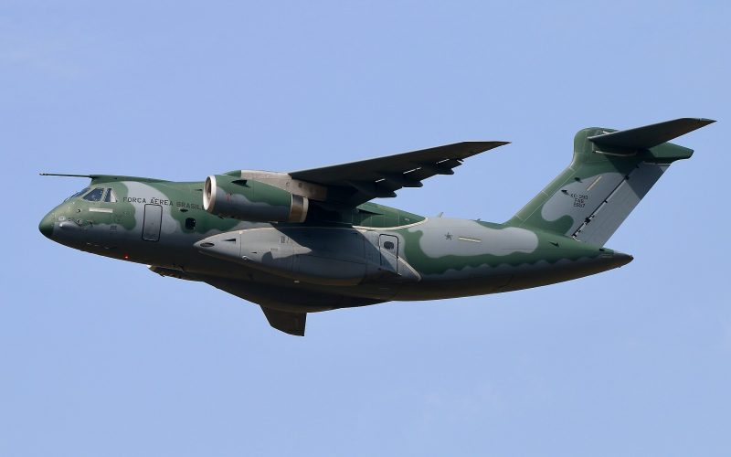 Der griechische Regierungsrat für nationale Sicherheit hat den Kauf von drei Militärtransportern des Typs Embraer C-390 Millennium gebilligt. Sie ersetzen die veralteten C-130-Hercules-Maschinen und bringen der griechischen Luftwaffe erstmals eine eigene Luftbetankungsfähigkeit.