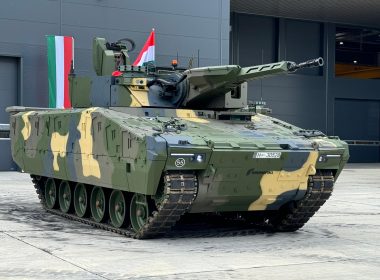 Erster in Ungarn gefertigter Lynx KF41 Schützenpanzer übergeben