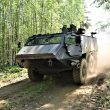 Norwegen beschafft beim finnischen Hersteller Patria 20 gepanzerte Radfahrzeuge des Typs Patria 6x6 in der Führungsvariante. Der Vertrag enthält Optionen über weitere 40 Fahrzeuge, die Auslieferung soll noch im laufenden Jahr beginnen.