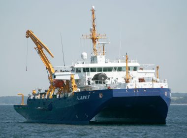 Forschungsschiff "Planet" als Führungsschiff der NATO-Unterstützungsmission in der Ägäis