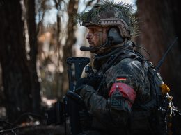 Bundeswehr beschafft weitere Sprechsätze mit Gehörschutzfunktion