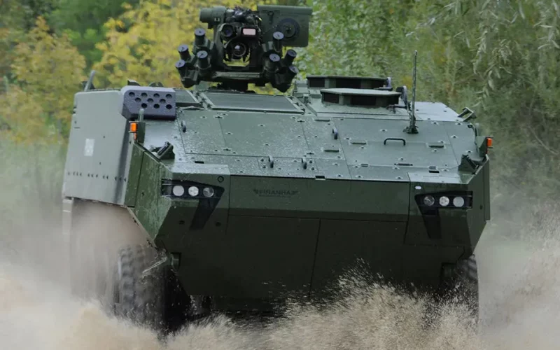 Im Rahmen der Ertüchtigungsinitiative der Bundesregierung hat Deutschland der Republik Moldau fünf Schützenpanzer des Typs Piranha 5 übergeben. Die Lieferung soll den Aufbau eines mechanisierten Infanterieverbands der moldauischen Streitkräfte unterstützen.