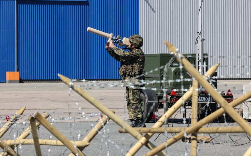 Von Donnerstag bis Samstag trainieren Bundeswehr, Behörden und Unternehmen in Hamburg die Verlegung von NATO-Kräften an die Ostflanke des Bündnisses. Anwohnerinnen und Anwohner müssen mit Hubschrauberlärm und Militärkolonnen rechnen.