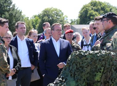 Verteidigungsminister Pistorius besucht Innovationslabor in Erding