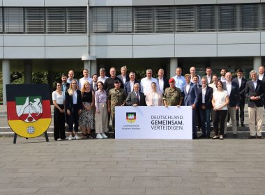 Bundeswehr und Wirtschaft in NRW vertiefen Zusammenarbeit für Gesamtverteidigung