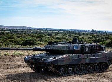 Die RENK Group AG und KNDS Deutschland haben einen bestehenden Auftrag über Getriebe für den Kampfpanzer Leopard 2 erweitert. Das Volumen liegt bei rund 130 Millionen Euro, die Auslieferung ist für 2029 bis 2032 vorgesehen.