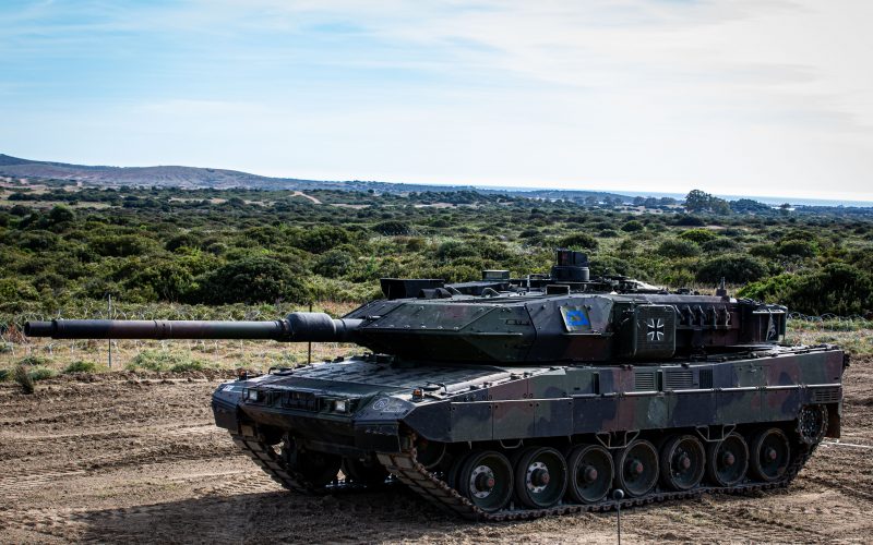 Die RENK Group AG und KNDS Deutschland haben einen bestehenden Auftrag über Getriebe für den Kampfpanzer Leopard 2 erweitert. Das Volumen liegt bei rund 130 Millionen Euro, die Auslieferung ist für 2029 bis 2032 vorgesehen.
