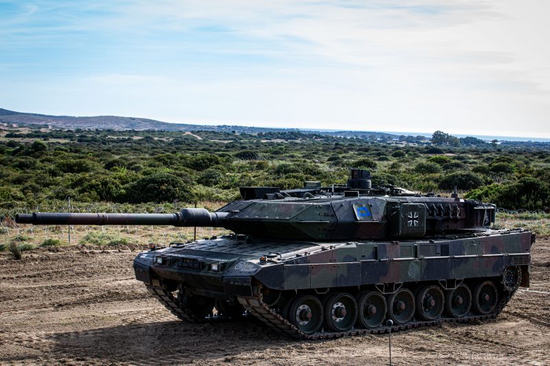 Die RENK Group AG und KNDS Deutschland haben einen bestehenden Auftrag über Getriebe für den Kampfpanzer Leopard 2 erweitert. Das Volumen liegt bei rund 130 Millionen Euro, die Auslieferung ist für 2029 bis 2032 vorgesehen.
