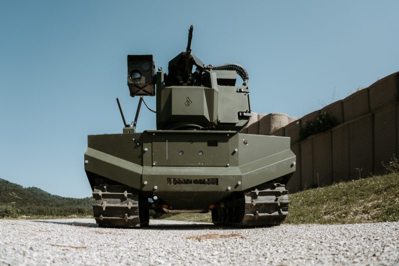 General Dynamics Land Systems-UK und ARX Robotics erproben, wie der britische Spähpanzer Ajax unbemannte Bodenfahrzeuge führen kann. Den Anfang macht die Integration des UGV HECTOR.