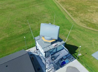 Erstes TRS-4D LR-Weitbereichsradar an die Marine ausgeliefert