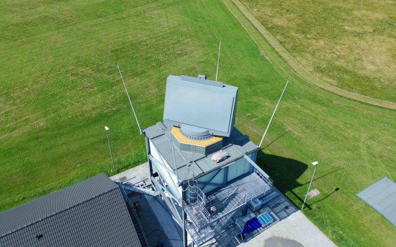 Erstes TRS-4D LR-Weitbereichsradar an die Marine ausgeliefert