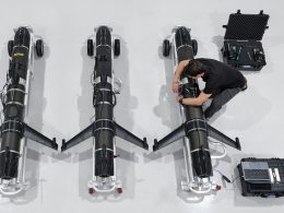 Helsing eröffnet Fabrik zum Bau KI-fähiger U-Boot-Jäger in Plymouth