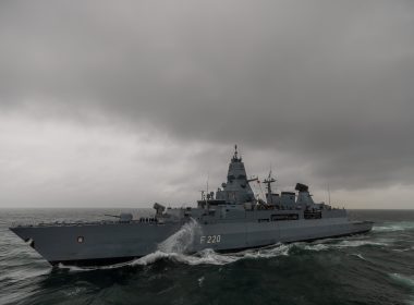 Fregatte "Hamburg" & Minenjagdboot "Dillingen" kehren von NATO-Einsätzen zurück