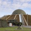 Im brandenburgischen Fliegerhorst Holzdorf hat die Hamburger CONDOK GmbH am 6. Mai 2026 logistische Funktionscontainer an die Bundeswehr übergeben. Sie ergänzen das israelische Raketenabwehrsystem Arrow, das seit Dezember 2025 in einer ersten Ausbaustufe einsatzbereit ist.
