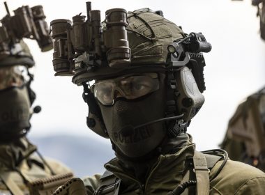 HENSOLDT und Theon liefern 100.000 weitere Nachtsichtbrillen an die Bundeswehr