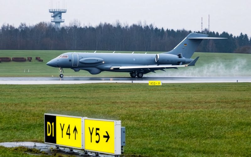 Erstes PEGASUS-Aufklärungsflugzeug in Deutschland eingetroffen