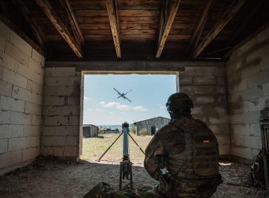 Beim zweiten Testdurchlauf auf dem Standortübungsplatz Ohrdruf wirkten unbemannte Systeme der Bundeswehr erfolgreich gegen simulierte Gefechtsszenarien — Ziel ist die Einsatzreife für die Panzerbrigade 45 in Litauen ab 2027.
