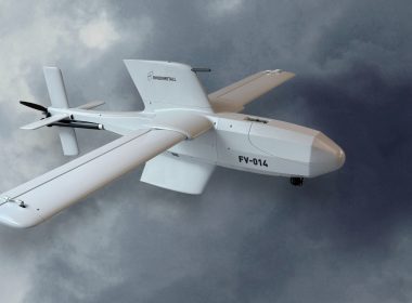 Auf der Pariser Verteidigungsmesse Eurosatory präsentiert Rheinmetall einen containerisierten Werfer für die Loitering-Munition FV-014. Das modulare System soll Aufklärung, Feuerleitung und Abschuss in einer transportierbaren Einheit zusammenfassen.