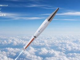 Die französischen Rüstungskonzerne ArianeGroup und Thales haben erstmals ihre gemeinsam entwickelte ballistische Munition FLP-t 150 erprobt. Der Testschuss fand am 5. Mai 2026 auf dem Testgelände Île du Levant im Mittelmeer statt und soll das Konzept für einen Nachfolger der bisherigen französischen Mehrfachraketenwerfer bestätigen.