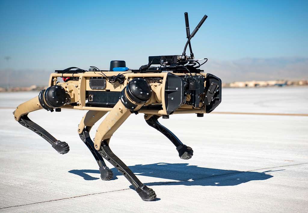 Das Bundesamt für Ausrüstung, Informationstechnik und Nutzung der Bundeswehr (BAAINBw) hat einen europaweiten Teilnahmewettbewerb für ein neues unbemanntes Bodensystem zur Gefechtsaufklärung gestartet. Die Rahmenvereinbarung sieht die Entwicklung und Lieferung von bis zu 28 Systemen vor.