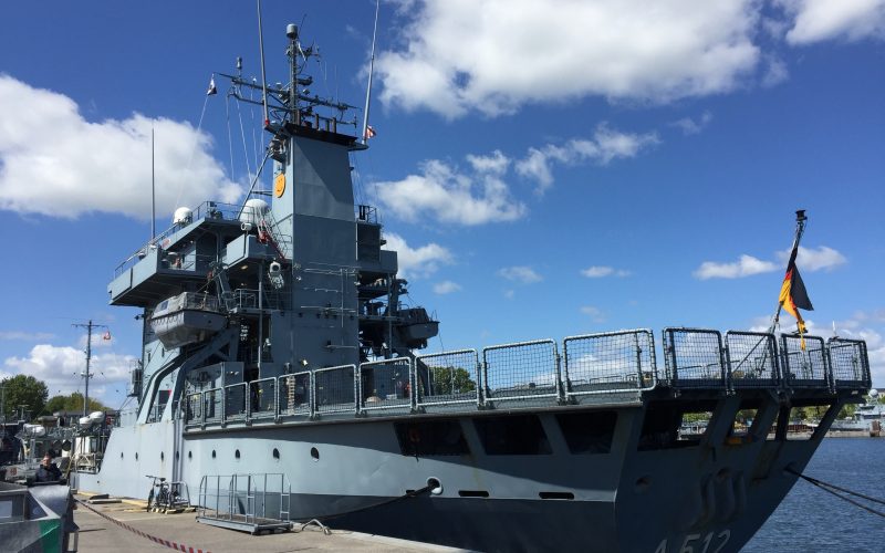 Das Versorgungsschiff soll gemeinsam mit dem Minenjagdboot „Fulda" in einem NATO-Verband in Bereitschaft gehen. Ob es zu einem Einsatz kommt, hängt von einem Bundestagsmandat ab.