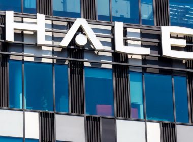 Das Bundeswehr-Beschaffungsamt BAAINBw hat Thales Deutschland mit der Lieferung von 60 bodengebundenen Aufklärungsradaren kurzer Reichweite beauftragt. Die Auslieferung soll noch im laufenden Jahr abgeschlossen werden.