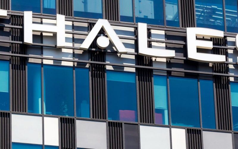 Das Bundeswehr-Beschaffungsamt BAAINBw hat Thales Deutschland mit der Lieferung von 60 bodengebundenen Aufklärungsradaren kurzer Reichweite beauftragt. Die Auslieferung soll noch im laufenden Jahr abgeschlossen werden.