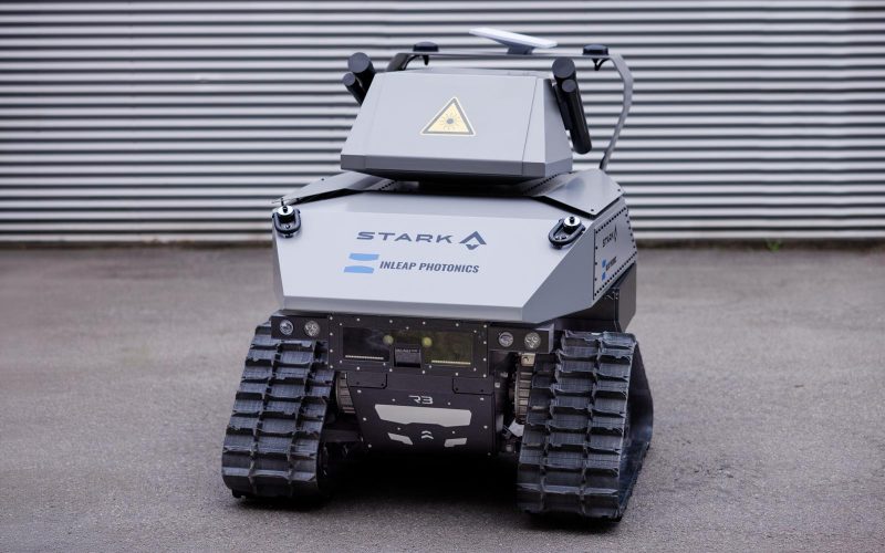 Das Hannoveraner Unternehmen INLEAP Photonics hat ein neues System zur laserbasierten Drohnenabwehr vorgestellt, das die Lasertechnologie erstmals mit einer ferngesteuerten Bodenplattform kombiniert. Ziel ist eine mobile Abwehrlösung für wechselnde Einsatzlagen.