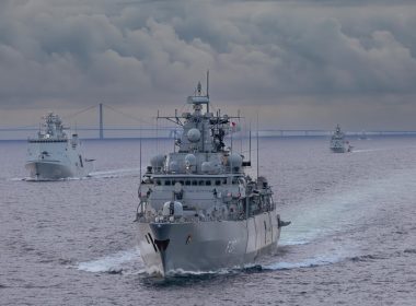 Das jährliche Ostsee-Manöver BALTOPS hat begonnen – mit Auftakt im polnischen Gdynia. Mehr als 30 Einheiten aus 15 Nationen und rund 6.000 Soldatinnen und Soldaten nehmen teil; die Deutsche Marine übernimmt erneut eine Führungsrolle.