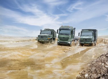 Der Nutzfahrzeughersteller Daimler Truck richtet sein Verteidigungsgeschäft neu aus und will es weltweit ausbauen. Bis 2028 soll der Bereich einen Umsatz von einer Milliarde Euro erreichen.