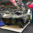 Das Gemeinschaftsunternehmen Leonardo Rheinmetall Military Vehicles bewirbt mit dem „Army Armored Combat System" (A2CS) eine modulare Plattform für gepanzerte Kampffahrzeuge. Die in einer Produktbroschüre vorgestellten Konfigurationen sind nach Herstellerangaben als Angebot an das italienische Verteidigungsministerium ausgelegt.