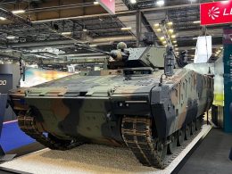 Das Gemeinschaftsunternehmen Leonardo Rheinmetall Military Vehicles bewirbt mit dem „Army Armored Combat System" (A2CS) eine modulare Plattform für gepanzerte Kampffahrzeuge. Die in einer Produktbroschüre vorgestellten Konfigurationen sind nach Herstellerangaben als Angebot an das italienische Verteidigungsministerium ausgelegt.