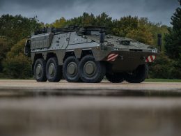 Das Konsortium Team Boxer UK hat das 100. in Großbritannien gefertigte Boxer-Gefechtsfahrzeug an das britische Verteidigungsministerium übergeben. Der Meilenstein markiert den Fortschritt eines der zentralen Beschaffungsprogramme der British Army und die Wiederaufnahme der heimischen Panzerfertigung.