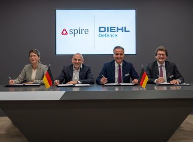 Der Überlinger Rüstungskonzern Diehl Defence und der Satellitendatenanbieter Spire Global wollen künftig im Bereich weltraumgestützter Aufklärung kooperieren. Eine entsprechende Absichtserklärung unterzeichneten beide Unternehmen auf der Luft- und Raumfahrtmesse ILA in Berlin.