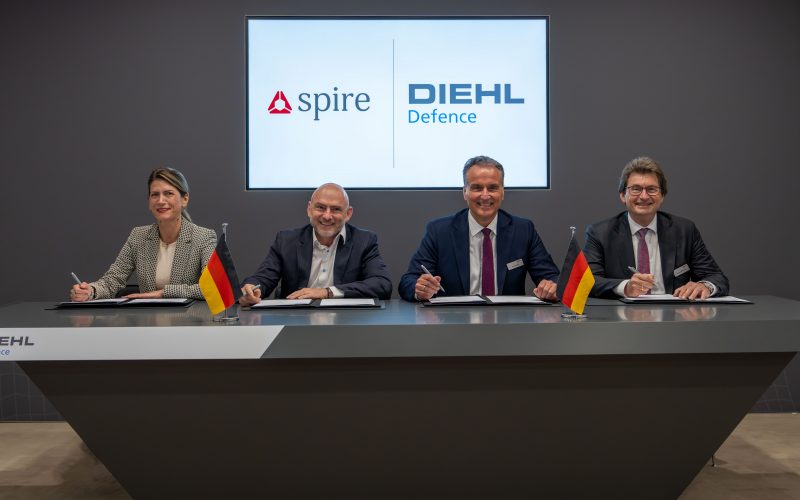 Der Überlinger Rüstungskonzern Diehl Defence und der Satellitendatenanbieter Spire Global wollen künftig im Bereich weltraumgestützter Aufklärung kooperieren. Eine entsprechende Absichtserklärung unterzeichneten beide Unternehmen auf der Luft- und Raumfahrtmesse ILA in Berlin.