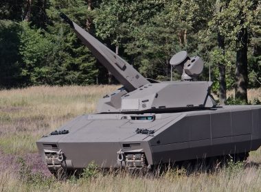 Rumänien rüstet seine bodengebundene Luftverteidigung nach. Im Rahmen eines Milliardenpakets liefert Rheinmetall das mobile Nahbereichssystem Skyranger 35 auf Basis des Kettenfahrzeugs Lynx KF41 – als Reaktion auf wiederholte Drohnenvorfälle an der NATO-Ostflanke.