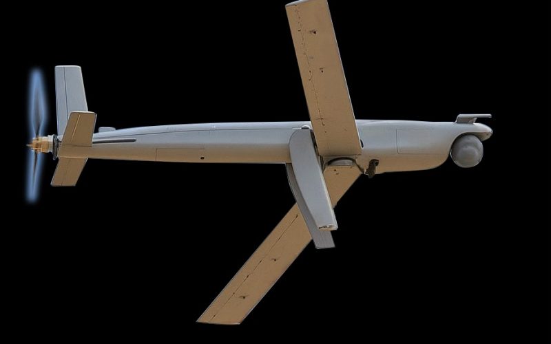 Die beiden Rüstungsunternehmen wollen das israelische System SkyStriker gemeinsam für die deutschen Streitkräfte anbieten und im Auftragsfall in Deutschland fertigen. Die Vereinbarung wurde auf der Berliner Luftfahrtmesse ILA unterzeichnet.