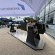 Auf der Rüstungsmesse Eurosatory 2026 in Paris zeigt Rheinmetall erstmals eine neue 155-mm-Rohrwaffe. Die als L60 bezeichnete Waffenanlage soll die Reichweite von Rad- und Panzerhaubitzen gegenüber dem bislang verbreiteten L52-Standard um rund 30 Prozent erhöhen.