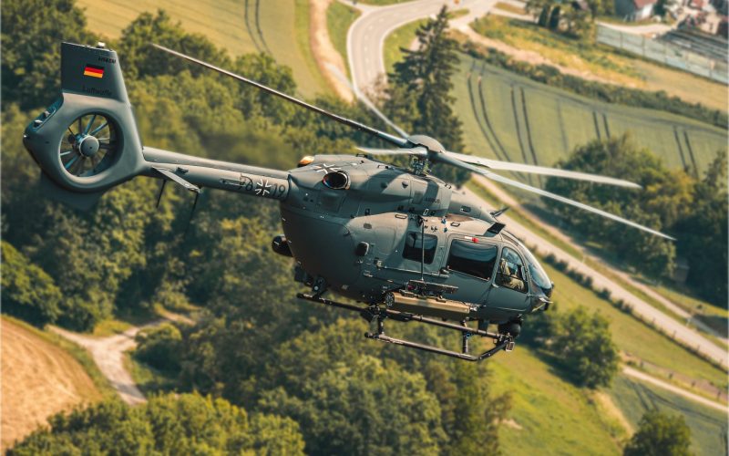 Die Bundeswehr hat nach eigenen Angaben die ersten beiden Hubschrauber des Typs H145M in der Rolle für Spezialkräfte am Standort Laupheim übernommen. Die Maschinen sollen künftig das Hubschraubergeschwader 64 verstärken.
