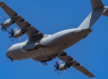 Airbus entwickelt für die französischen Streitkräfte neue Fähigkeiten für den Militärtransporter A400M. Das sogenannte „Parallel Mission System" soll die Maschine für Aufgaben der Aufklärung, Überwachung und Führung befähigen.