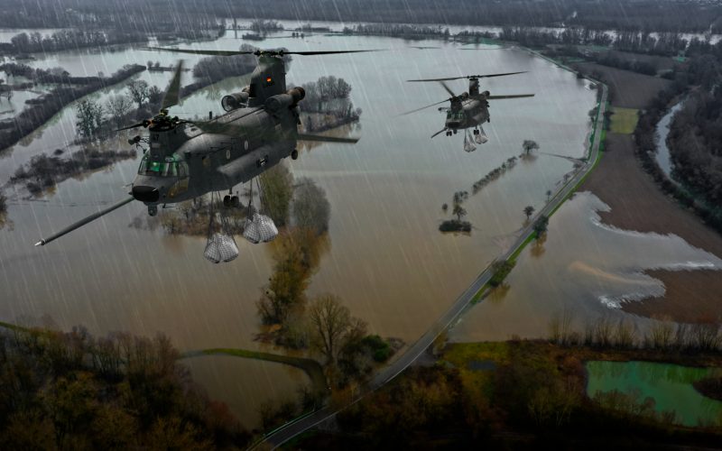 Auf der Farnborough International Airshow haben Boeing und Lufthansa Technik Defense am Mittwoch eine Rahmenvereinbarung zur Instandhaltung der künftigen Schwerlasthubschrauber CH-47F Block II der Bundeswehr unterzeichnet. Sie legt die Bedingungen für ein bundesweites Netz von Ersatzteillagern fest.