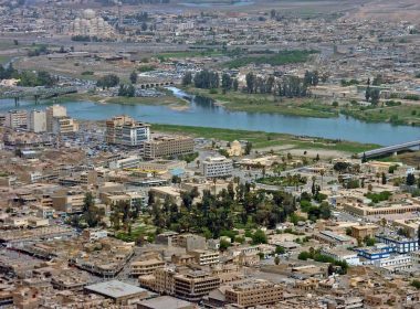 Der Irak steht erneut im Spannungsfeld zwischen den geopolitischen Interessen der USA und Irans. Doch die eigentliche Herausforderung liegt im Inneren: Kann die neue Regierung Korruption und Milizen wirksam eindämmen, das staatliche Gewaltmonopol wiederherstellen und damit die Souveränität des irakischen Staates nachhaltig stärken? 