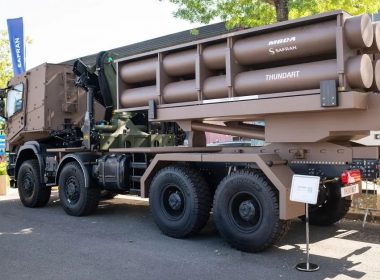 Berichten zufolge könnte das französische Raketenartilleriesystem THUNDART noch vor seiner offiziellen Einführung bei der französischen Armee unter realen Gefechtsbedingungen erprobt werden. Bestätigt ist die Information bislang nicht.