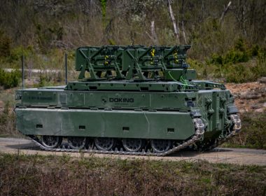 Der Düsseldorfer Rüstungskonzern Rheinmetall hat den Kauf der Mehrheit am kroatischen Hersteller unbemannter Landsysteme DOK-ING vollzogen. Das Unternehmen firmiert künftig als Rheinmetall Unmanned Vehicles d.o.o. und soll zum Kompetenzzentrum für schwere autonome Militärfahrzeuge werden.