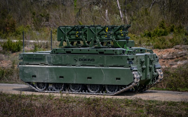 Der Düsseldorfer Rüstungskonzern Rheinmetall hat den Kauf der Mehrheit am kroatischen Hersteller unbemannter Landsysteme DOK-ING vollzogen. Das Unternehmen firmiert künftig als Rheinmetall Unmanned Vehicles d.o.o. und soll zum Kompetenzzentrum für schwere autonome Militärfahrzeuge werden.