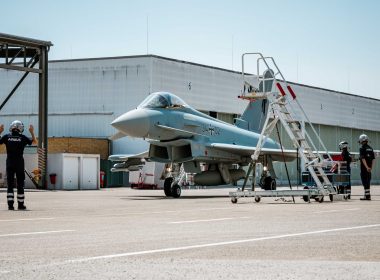 Der erste neu gebaute Eurofighter aus dem Beschaffungsprogramm Quadriga hat seinen Erstflug absolviert. Die Maschine der Tranche 4 soll noch in diesem Jahr an die Luftwaffe übergeben werden.