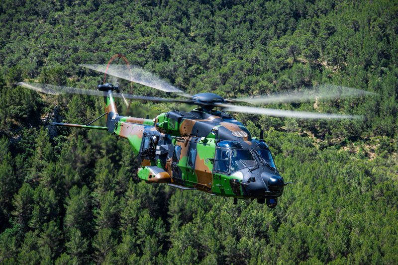 Airbus Helicopters hat den ersten NH90 im „Standard 2" an die französische Rüstungsbeschaffungsbehörde DGA übergeben. Die Variante ist speziell auf Einsätze von Spezialkräften zugeschnitten; insgesamt sind 18 Maschinen bestellt.