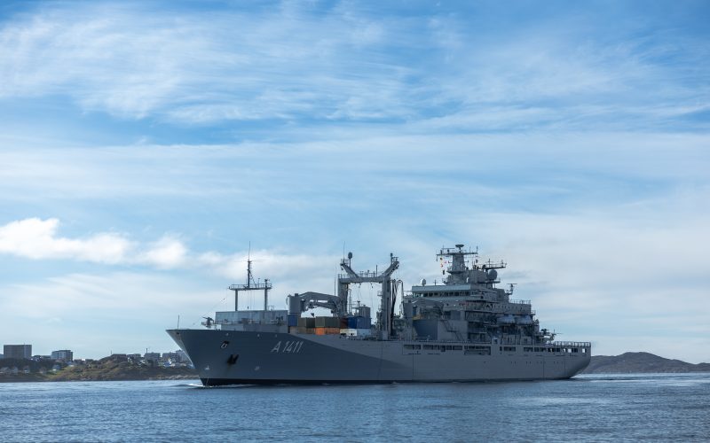Der größte Schiffstyp der Deutschen Marine läuft am 27. August aus Wilhelmshaven aus. Bis Ende Januar 2027 unterstützt die „Berlin“ den ständigen NATO-Einsatzverband SNMG 1 mit rund 200 Soldatinnen und Soldaten an Bord.