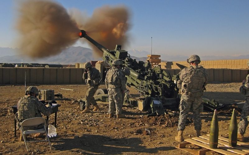 Die US-Armee hat Hanwha Defense USA mit der Entwicklung von Prototypen für das Programm Mobile Tactical Cannon beauftragt. Die Systeme sollen in Truppenversuchen erprobt werden und langfristig einen Teil der gezogenen Haubitzen M777 ersetzen.