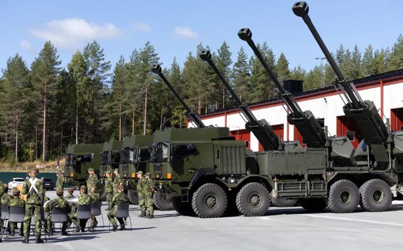 Die schwedische Beschaffungsbehörde FMV hat die ersten Artilleriesysteme des Typs Archer 8×8 an die Streitkräfte übergeben. Die Systeme gehen an das Artillerieregiment Bergslagen und sollen ab Herbst in der Wehrpflichtigenausbildung eingesetzt werden.